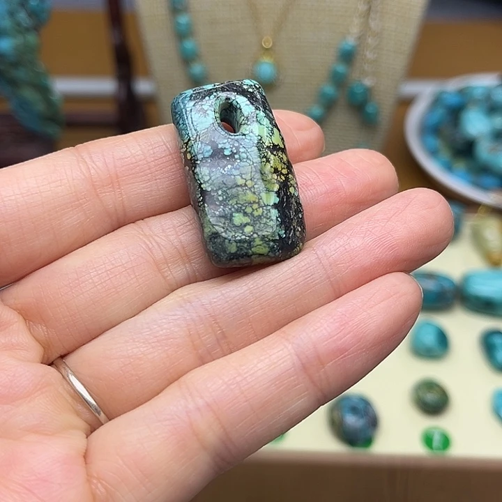 绿松石未镶嵌颈饰