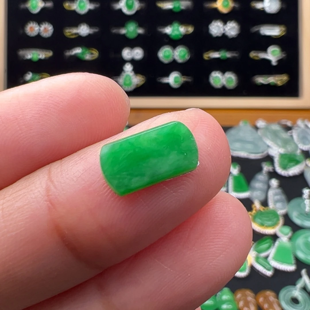 翡翠未镶嵌颈饰马鞍11.3