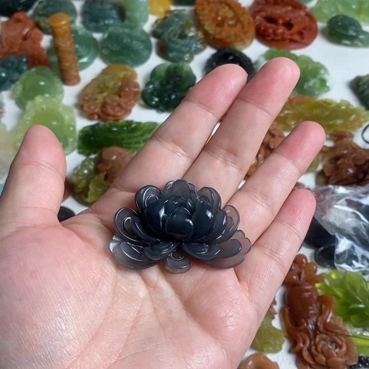 蛇纹石玉颈饰未镶嵌芦*