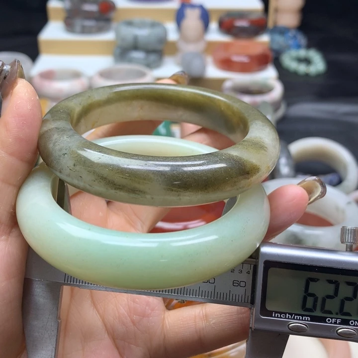 未镶嵌手镯石英质玉