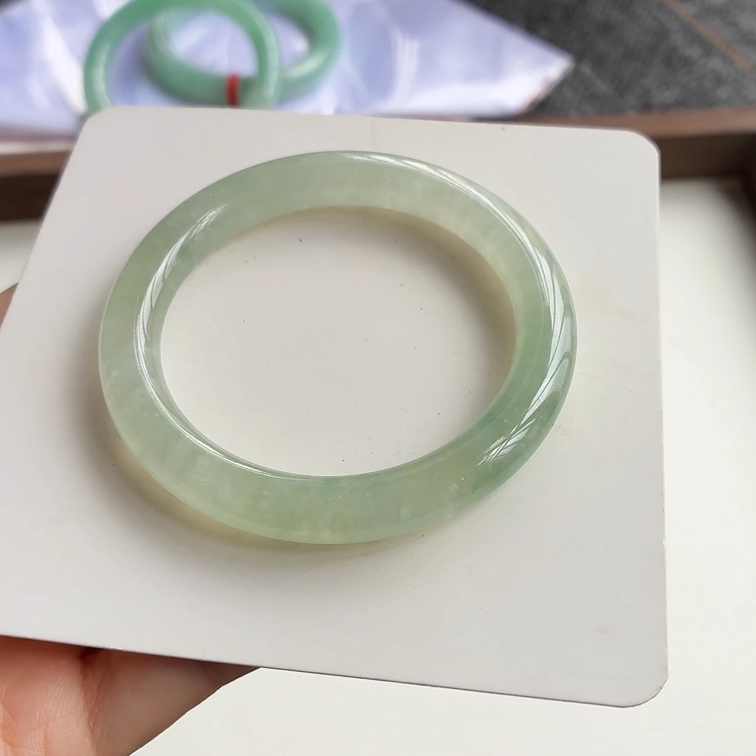 翡翠手镯未镶嵌圆条52.5