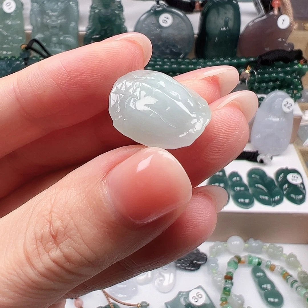 翡翠未镶嵌颈饰翡翠富甲