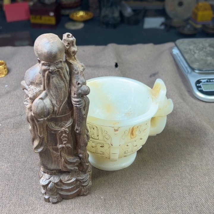 精品摆件工艺品等