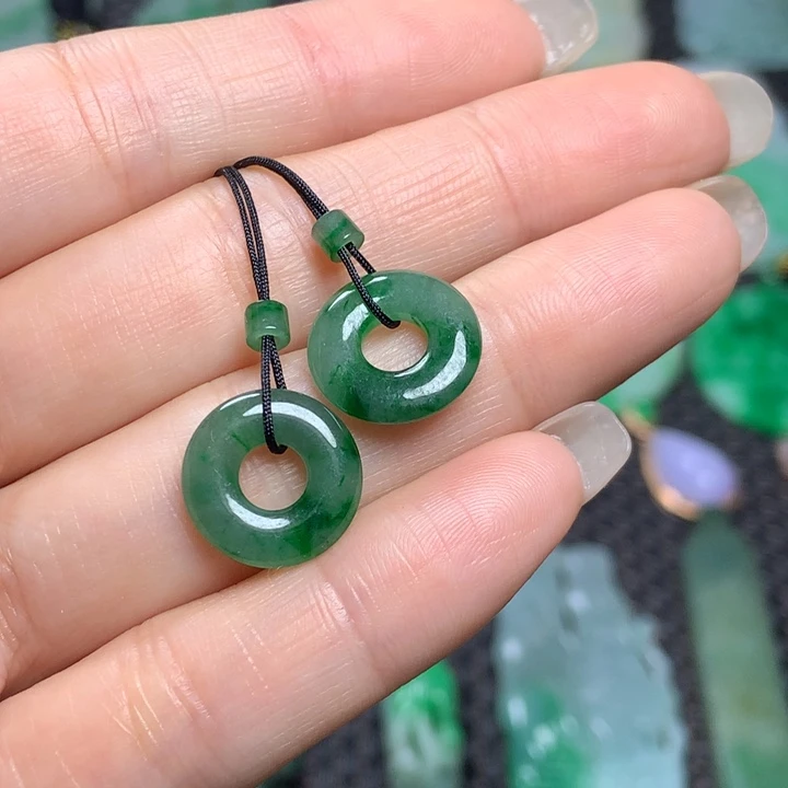 翡翠未镶嵌挂件清