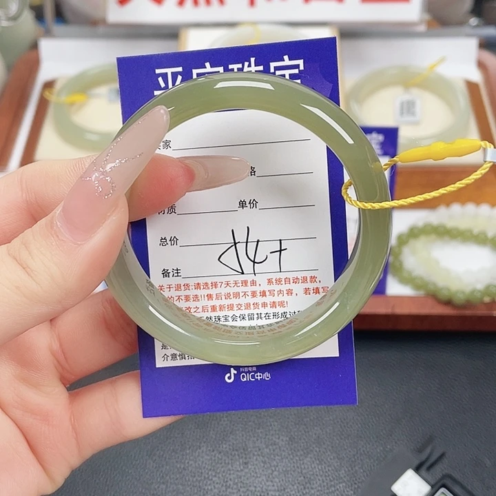 和田玉未镶嵌手镯