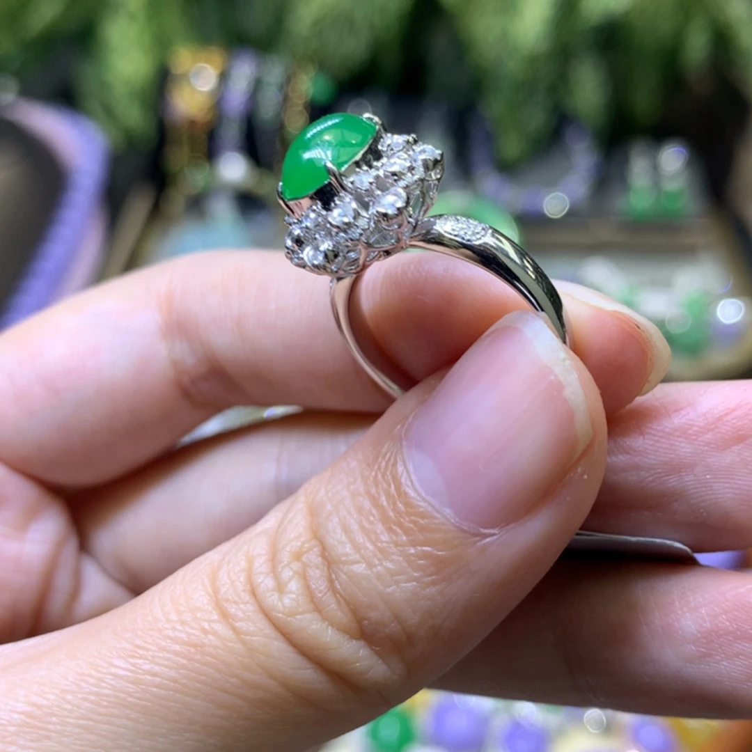 颈饰18K金镶嵌翡翠