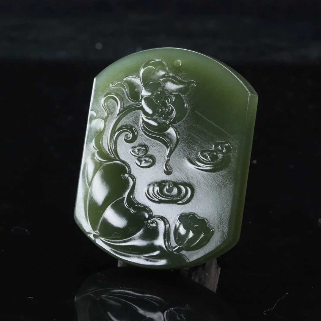 30和田玉湖水绿一萍清廉/900370北京中保拍卖