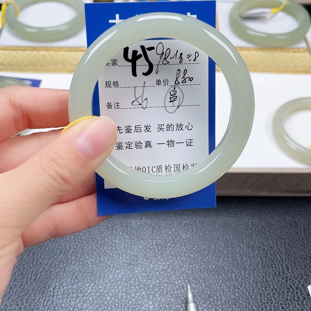 未镶嵌手镯和田玉关**鸠