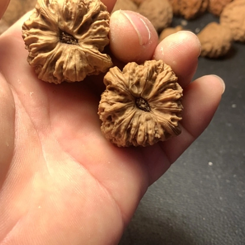 【闪购商品】文玩核桃吊坠南*南疆