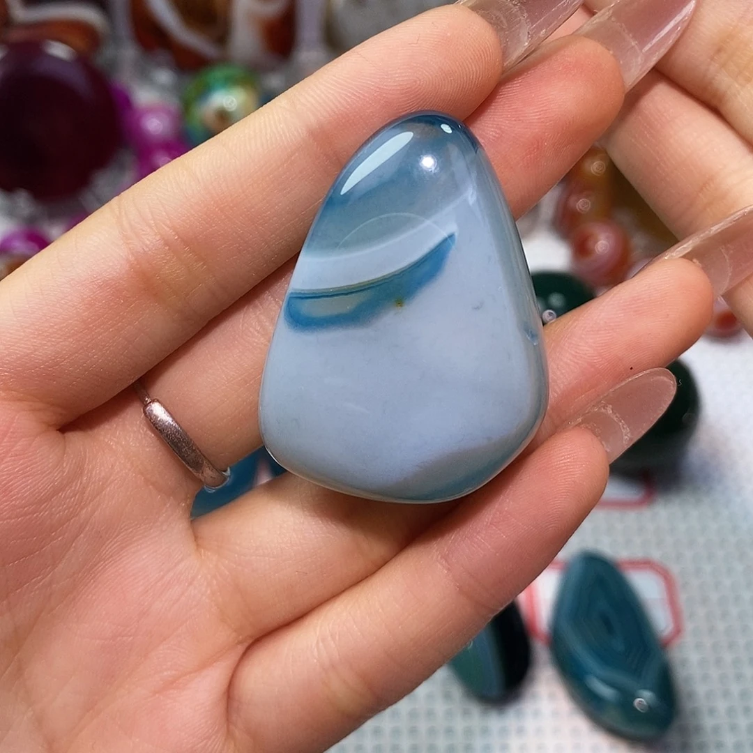 绿***草未镶嵌玛瑙/玉髓珠宝奇石