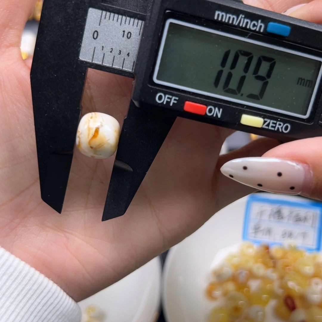 琥珀未镶嵌裸石11.9x10.9mm