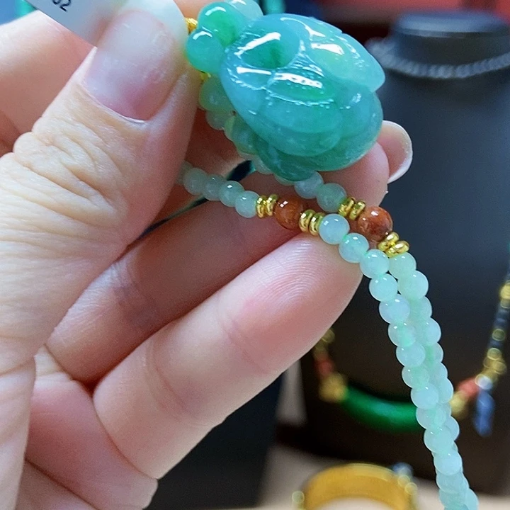 翡翠未镶嵌颈饰吊坠