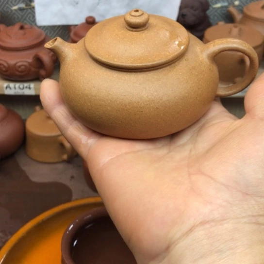 紫砂茶壶黄金段泥寒江150豪升左右
