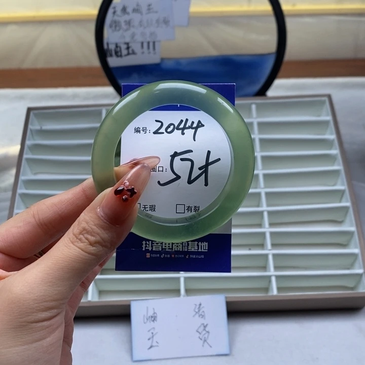 蛇纹石玉手镯未镶嵌