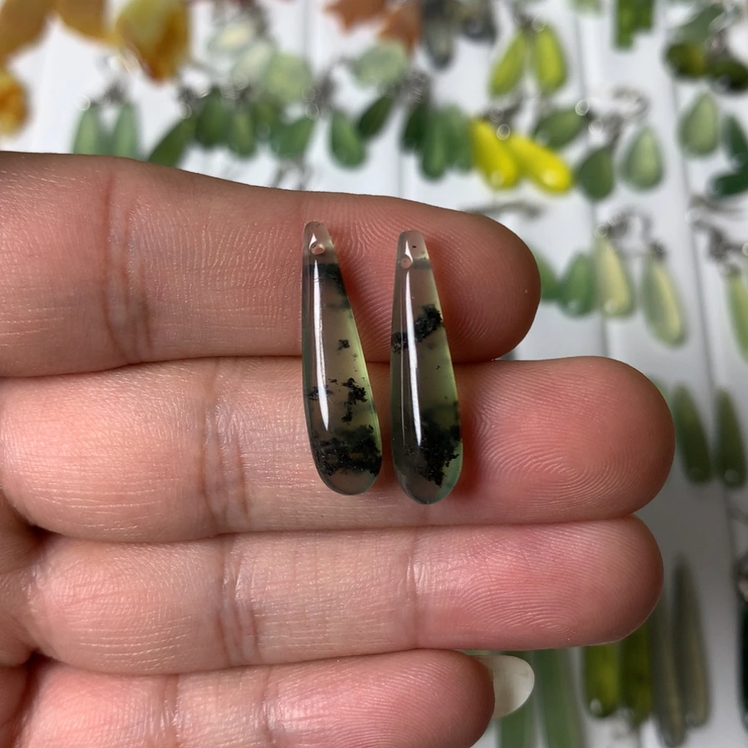 蛇纹石玉耳饰未镶嵌