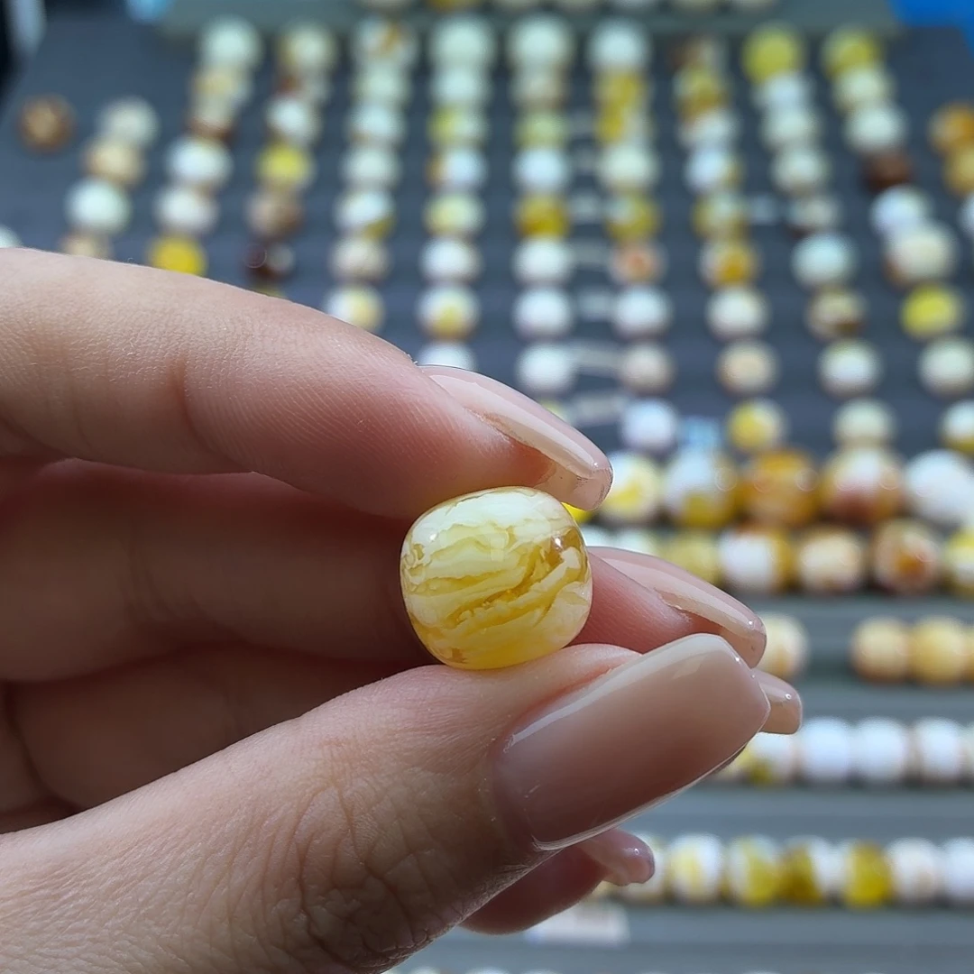 琥珀未镶嵌裸石13.5*12.5mm