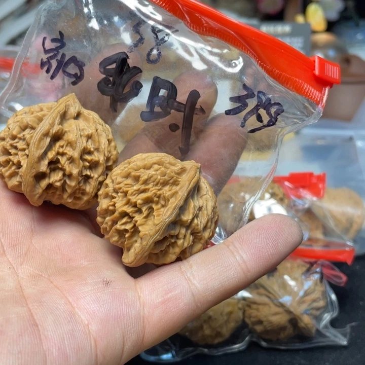 文玩核桃把件乘**势宫灯