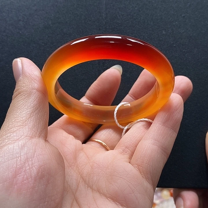 鲸****玛瑙/玉髓未镶嵌手镯52.9两天鉴赏