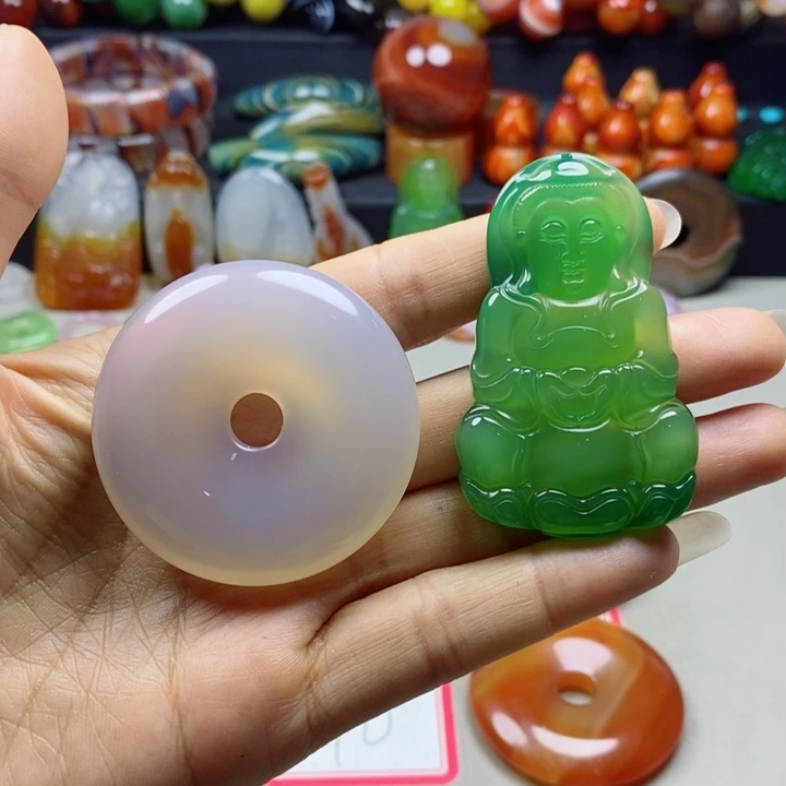 未镶嵌颈饰玛瑙/玉髓时**逝