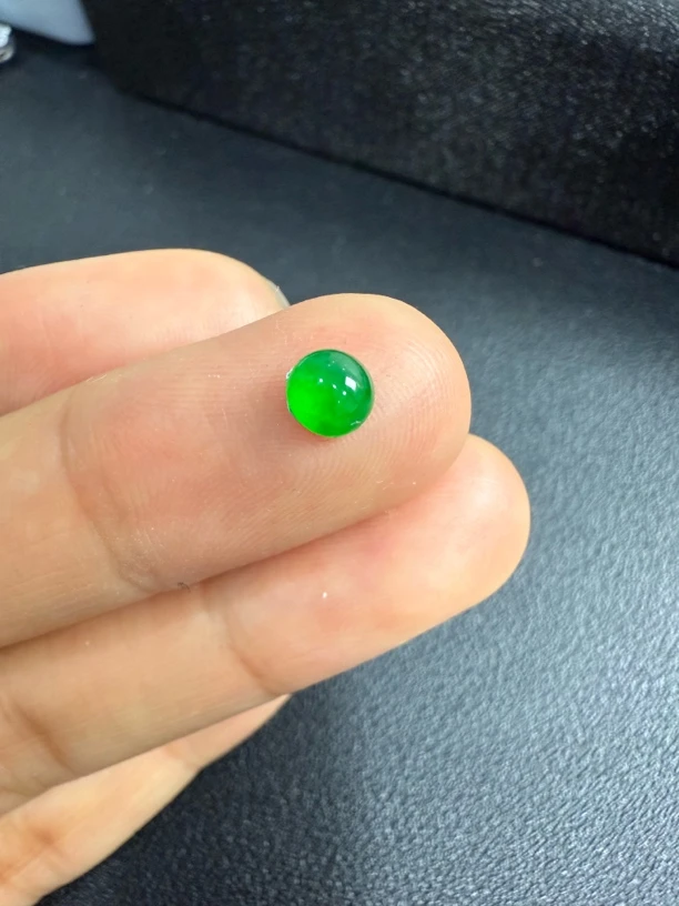 缅甸翡翠A货 绿色蛋面冰种