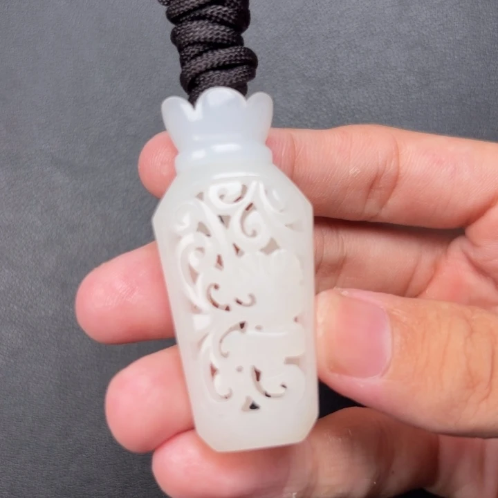 乐***俗和田玉未镶嵌挂件