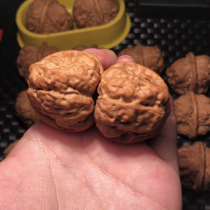 词***意文玩核桃把件蛙王