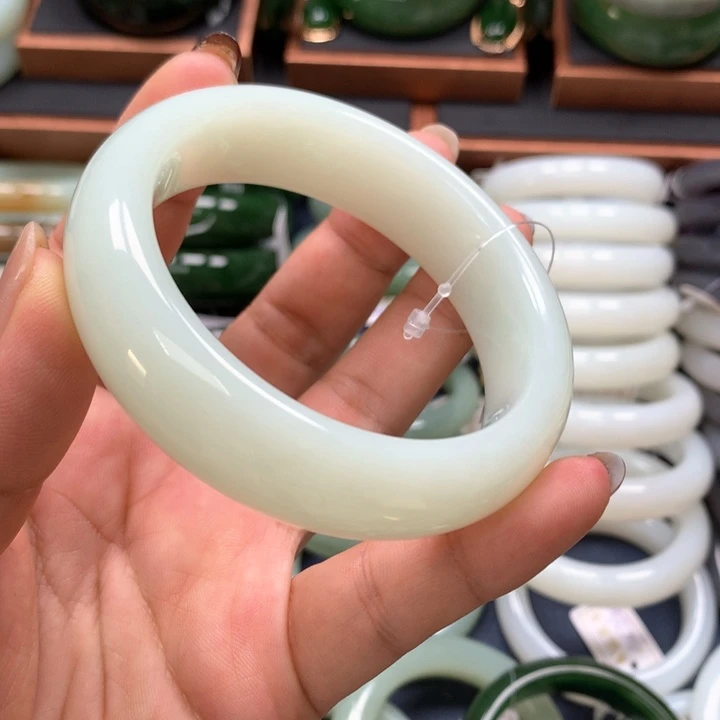 【闪购商品】未镶嵌手镯和田玉