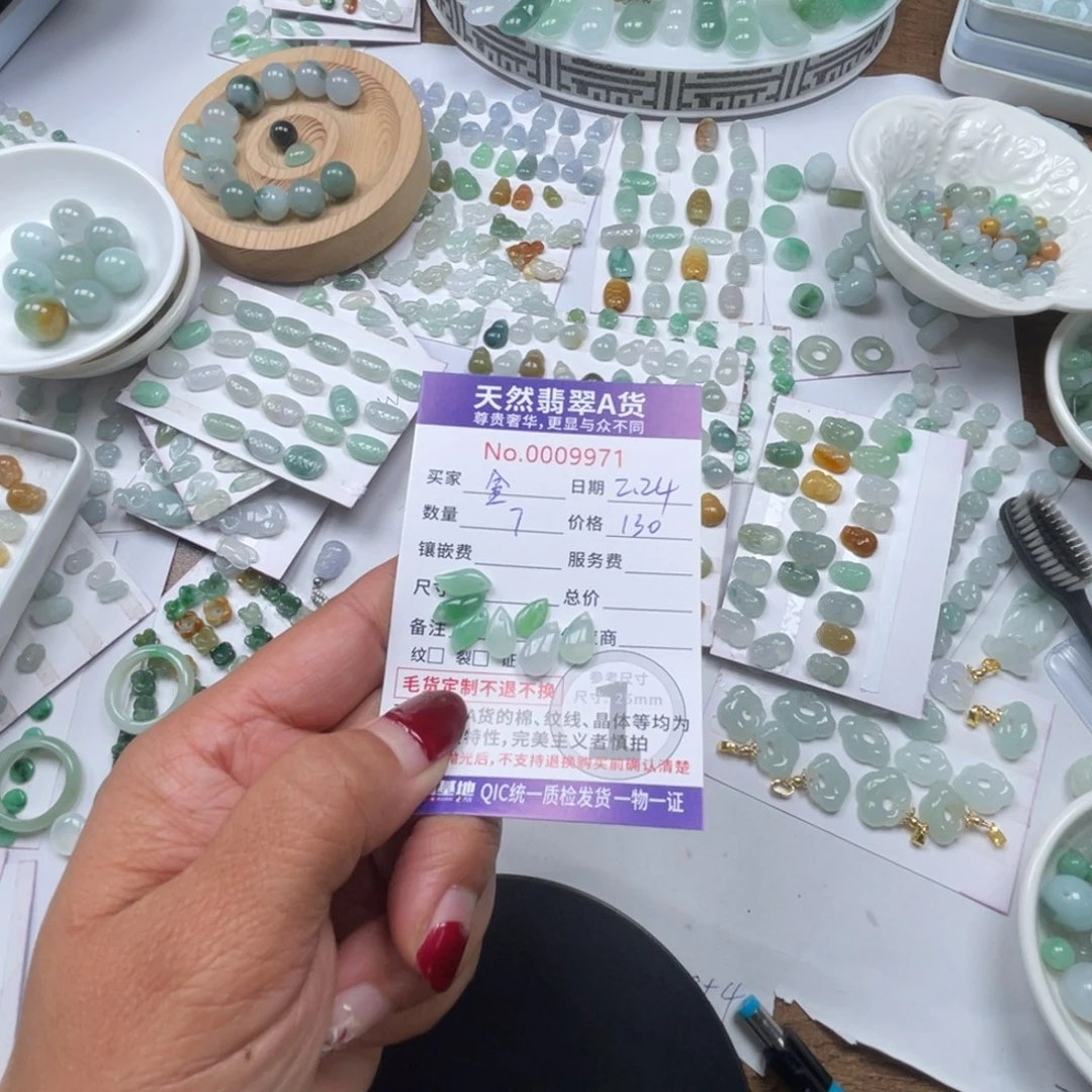 翡翠颈饰未镶嵌金**宝
