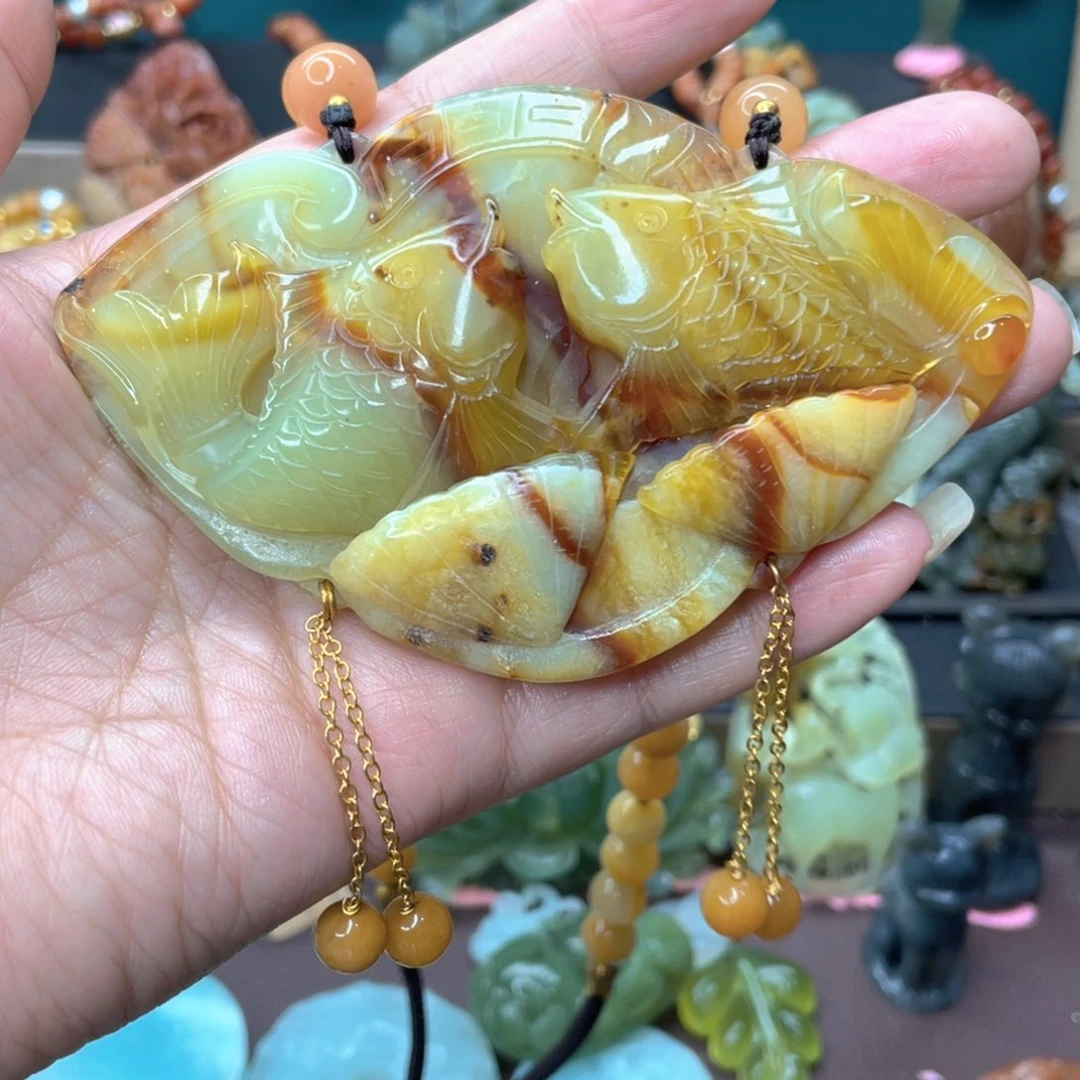 蛇纹石玉颈饰未镶嵌