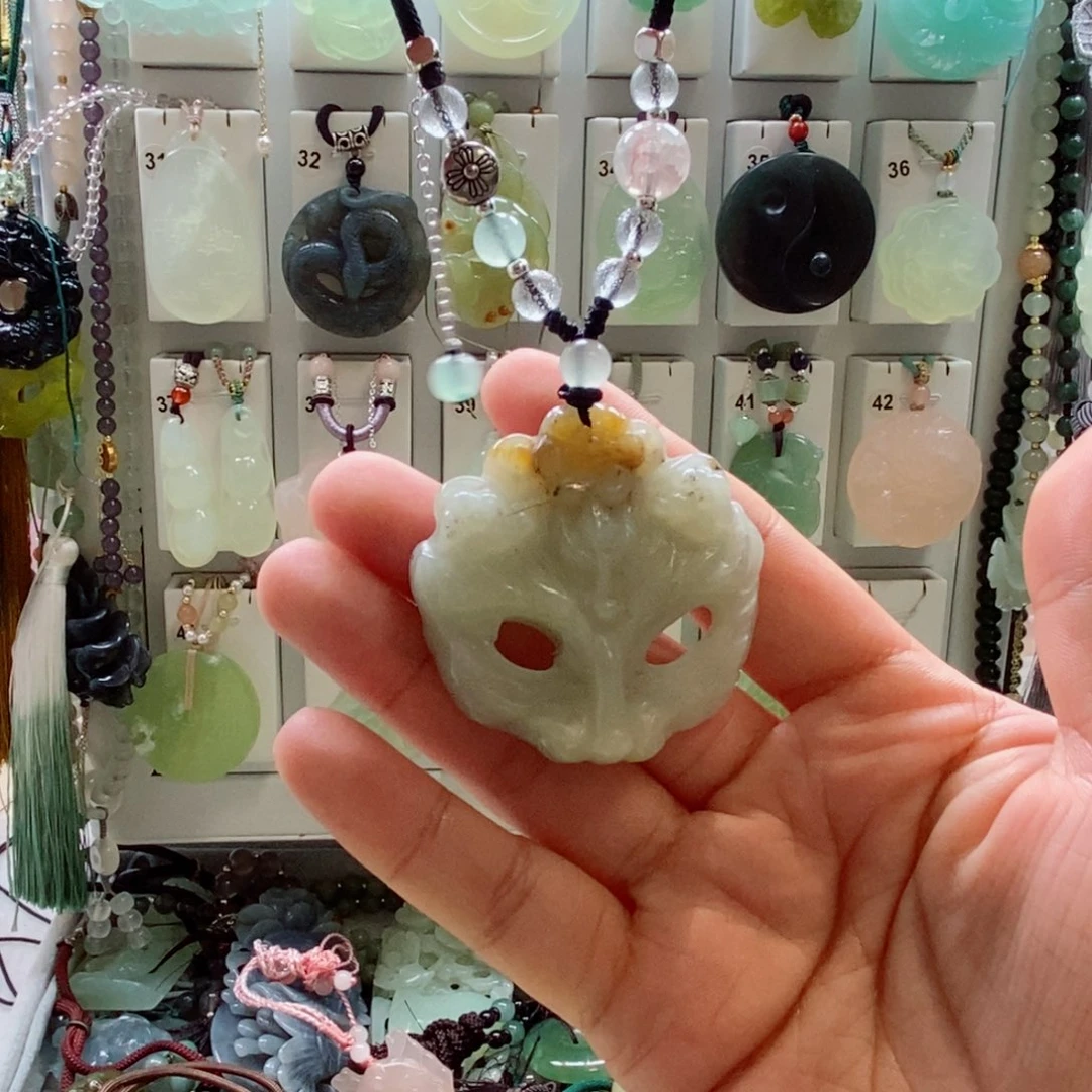 蛇纹石玉未镶嵌颈饰