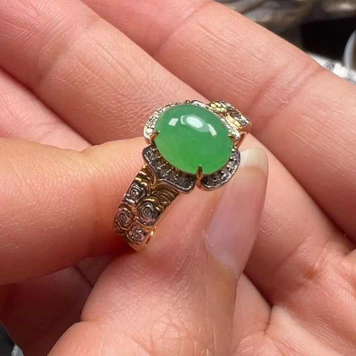 翡翠18K金镶嵌颈饰戒指