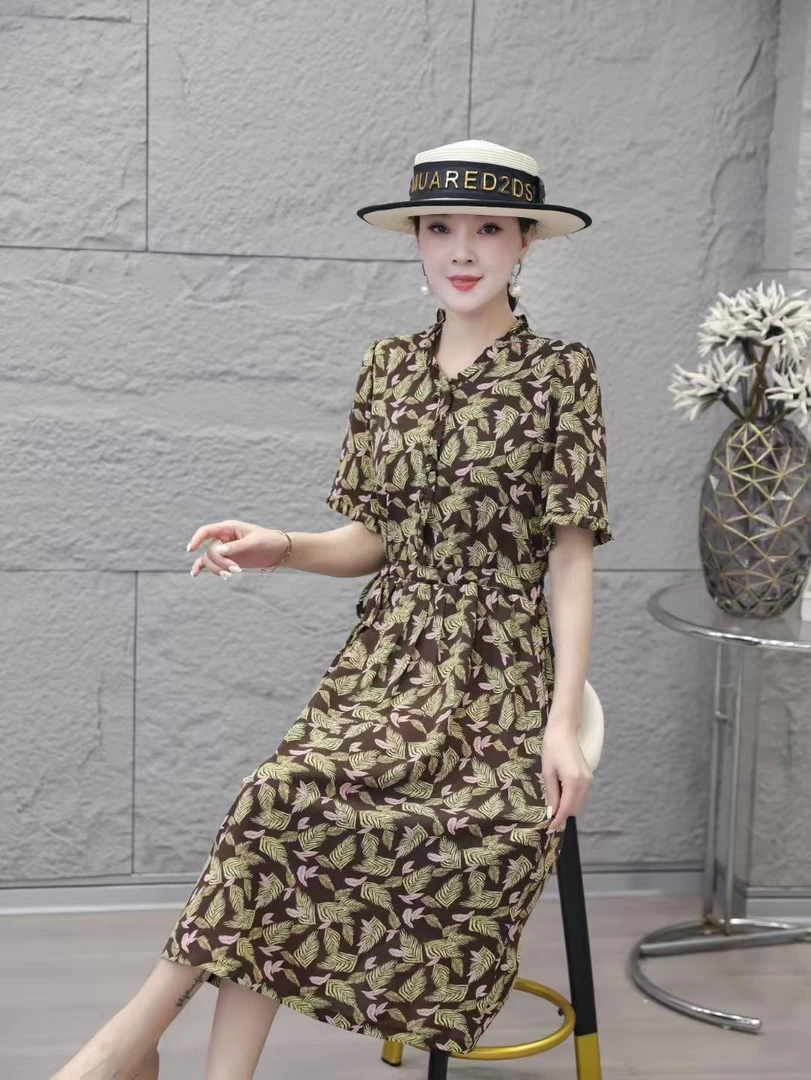 新款夏季时尚简约气质百搭优雅收腰遮肉减龄显瘦连衣裙