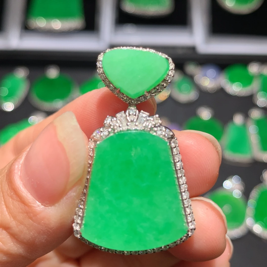 翡翠颈饰18K金镶嵌翡翠