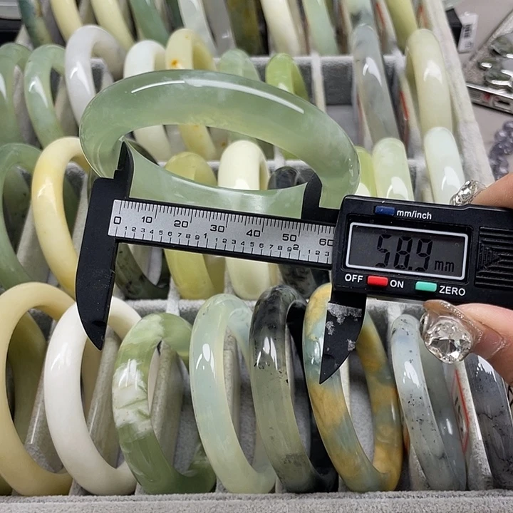 蛇纹石玉未镶嵌手镯1008