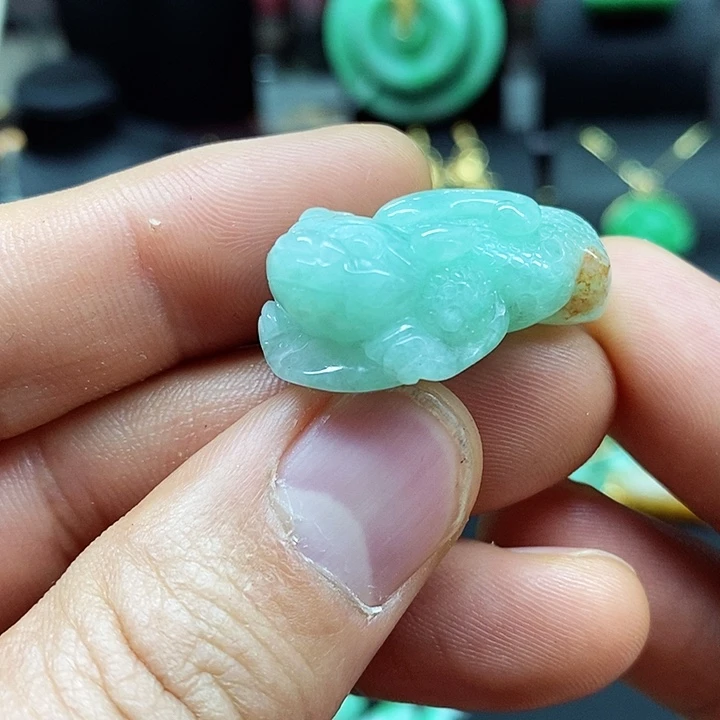 翡翠颈饰未镶嵌戒指