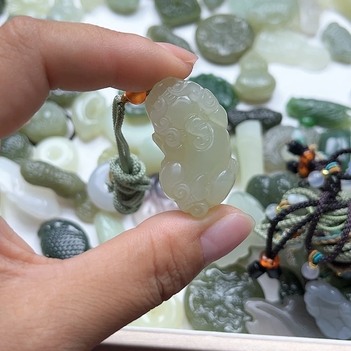 【闪购商品】颈饰未镶嵌和田玉清**水