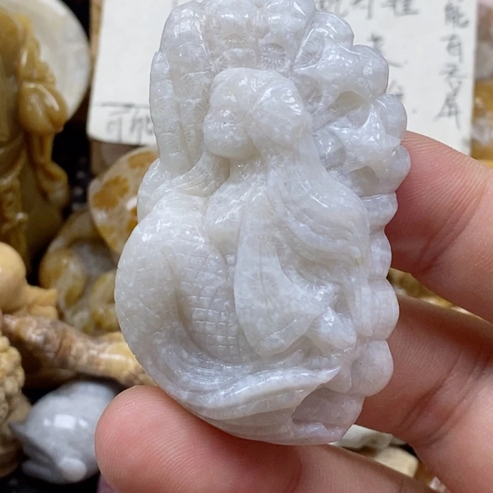 颈饰未镶嵌硅化珊瑚（珊瑚玉）有瑕