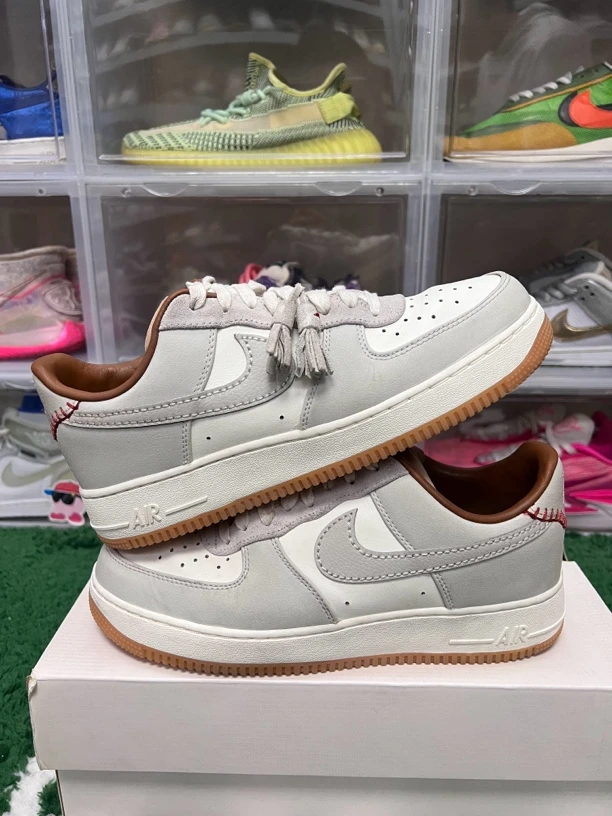 43码/af1灰棕休闲鞋/二手正品9新/右脚鞋帮磨损