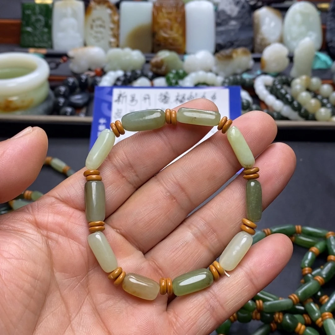 南***n颈饰未镶嵌和田玉