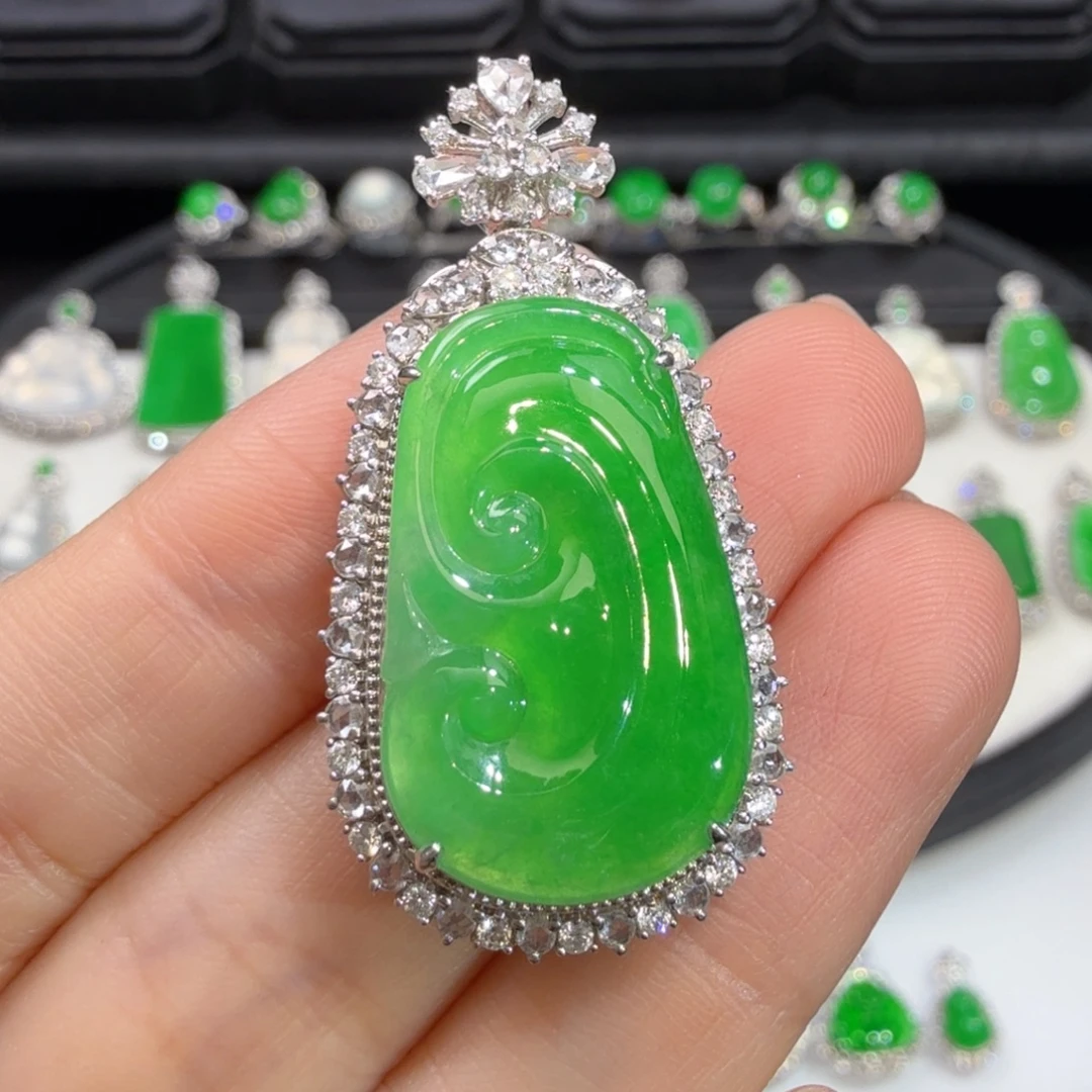 翡翠18K金镶嵌颈饰收到货48小时鉴赏期