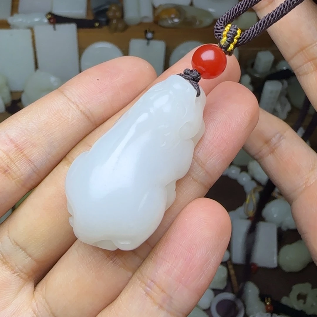 未镶嵌和田玉挂件貔貅
