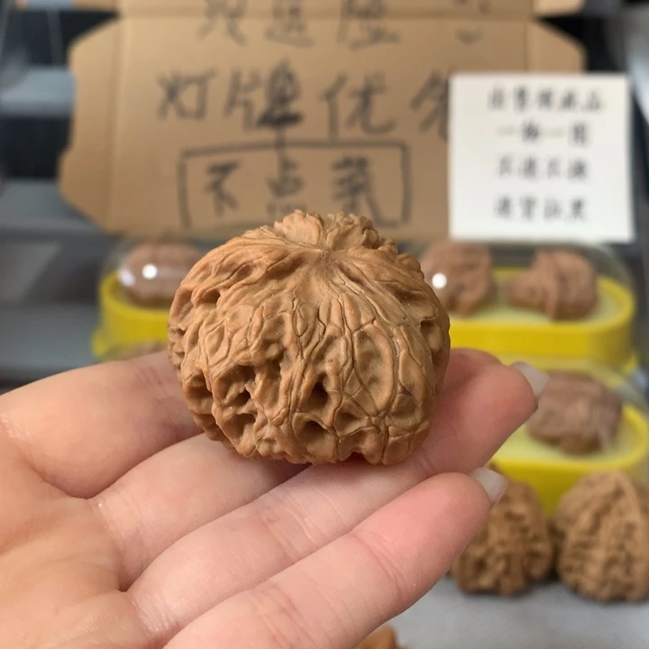 十***四文玩核桃吊坠异形单只，有瑕疵