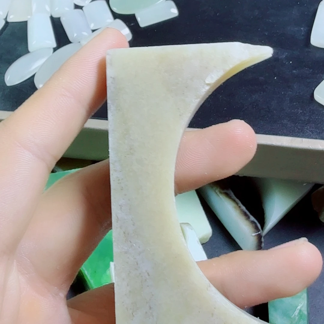 和田玉（糖玉）未镶嵌挂件