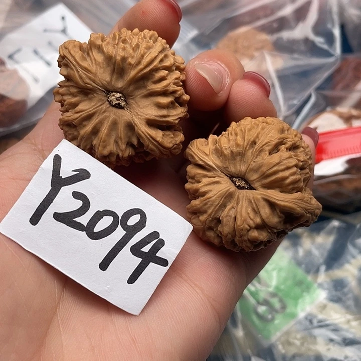 文玩核桃把件南疆石