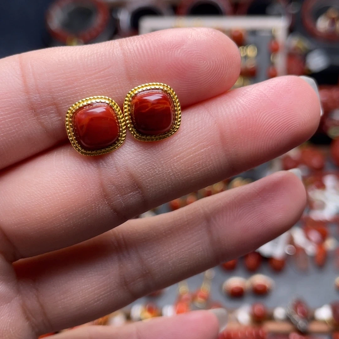 南红玛瑙银S925镶嵌方糖耳钉