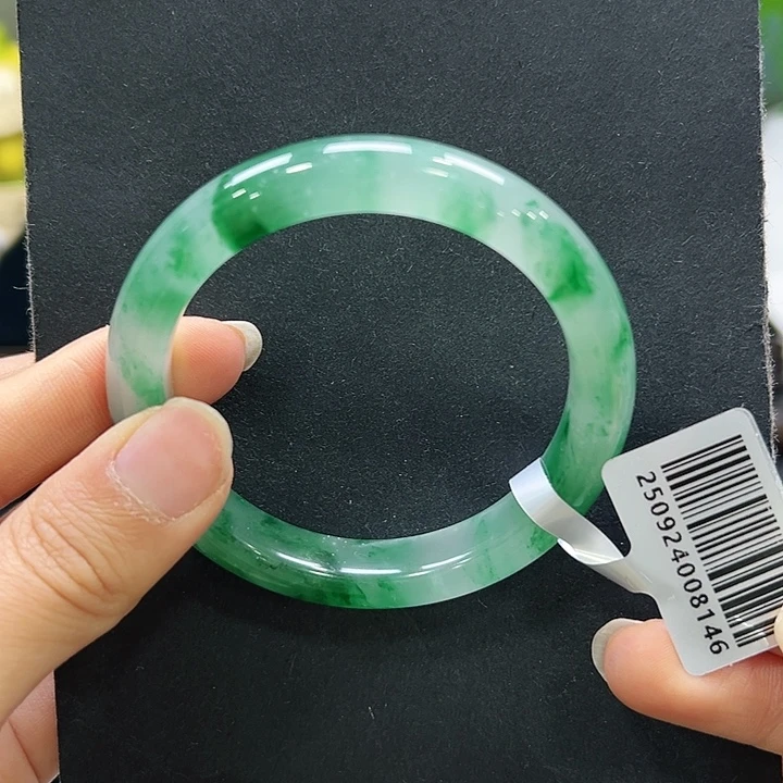 石英质玉（非洲翠）未镶嵌手镯