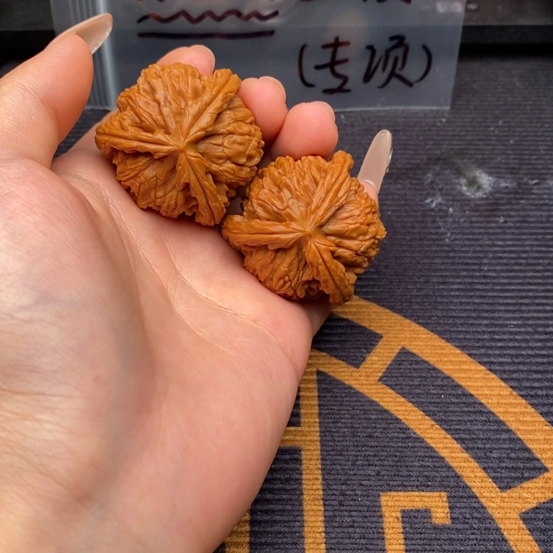 摇***租吊坠文玩核桃白狮子