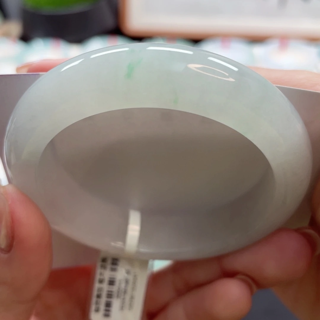 【闪购商品】翡翠手镯未镶嵌53胶润无棉感白底飘金丝翠6号