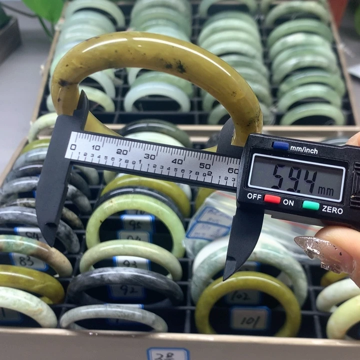 蛇纹石玉未镶嵌手镯120