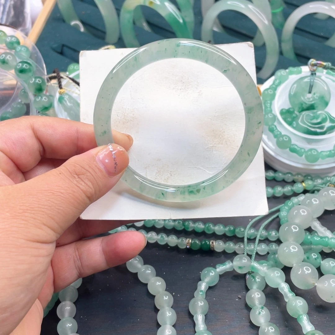 石英质玉未镶嵌手镯